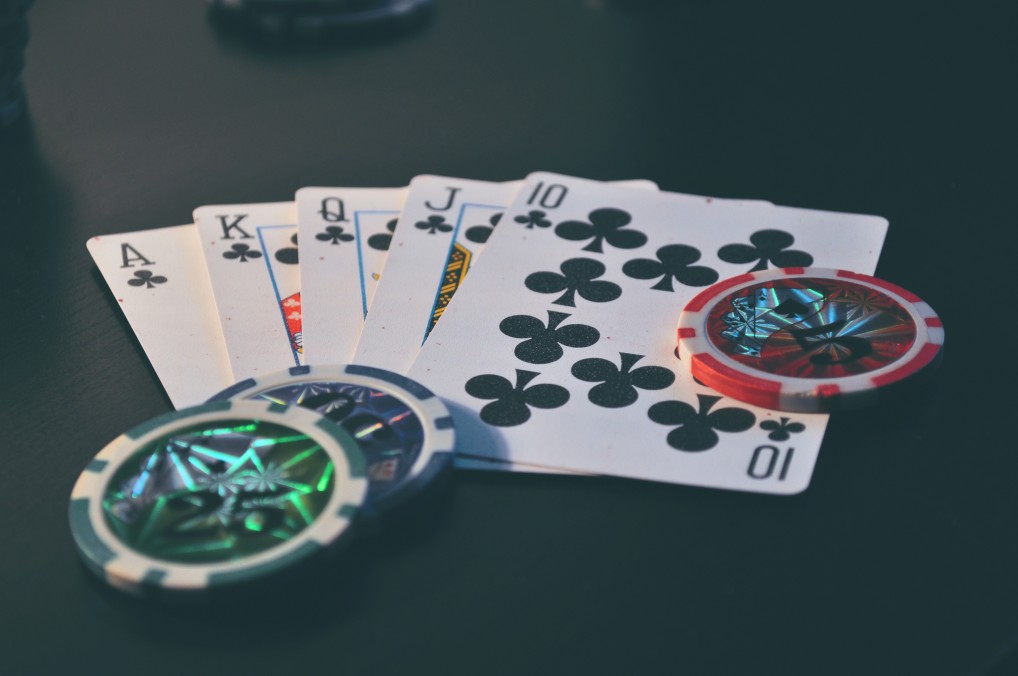 poker-hand_t20_RzQdYJ (1)